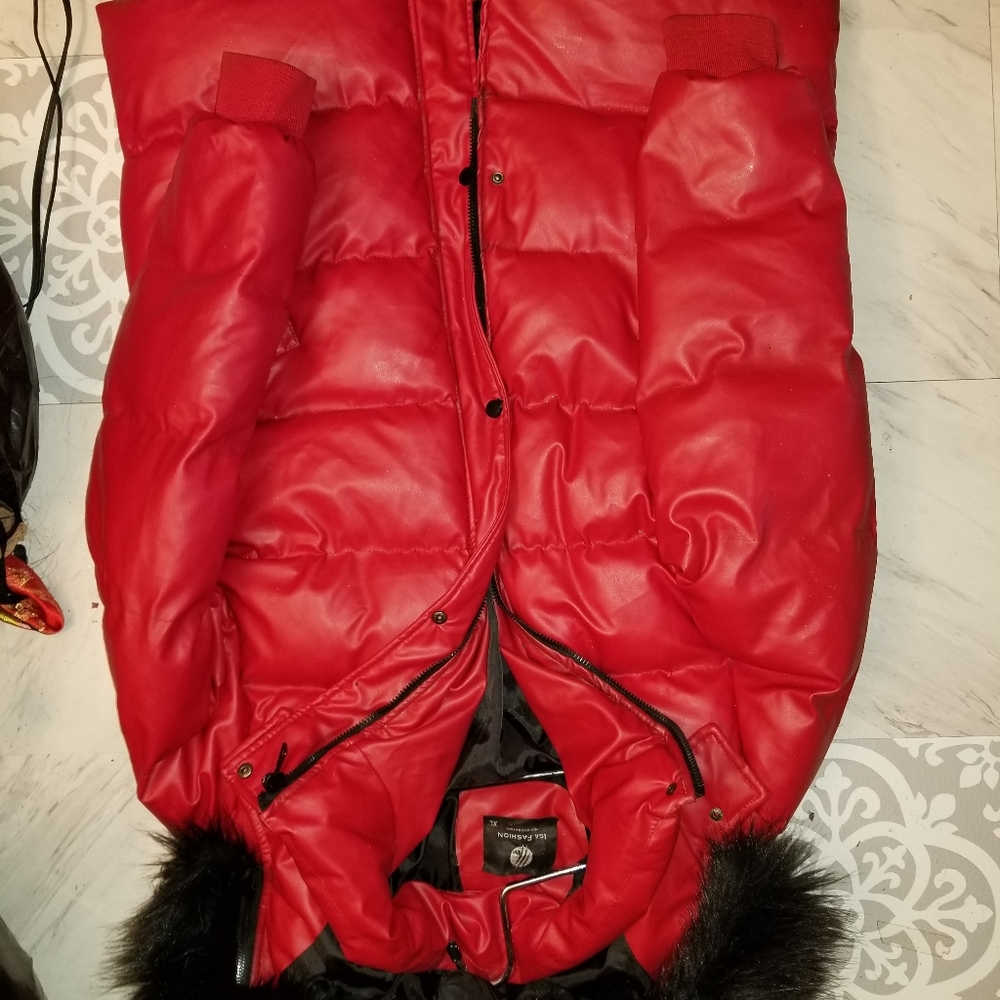 Red Coat - Picture 2 of 10